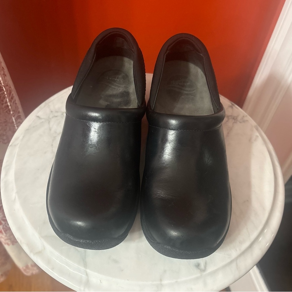 Dansko Professional Black Leather Clogs Women's Size 39 ( European Size)